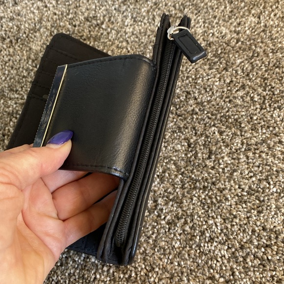 New Tahari Faux Black Leather Clutch Wallet Identity Protect Lining - Picture 7 of 9